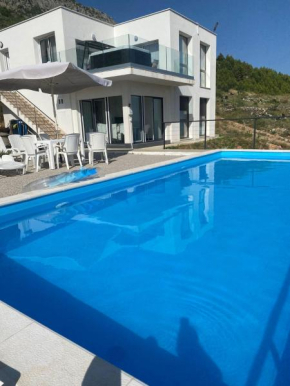APARTMAN U PRIZEMLJU S 2 SOBE